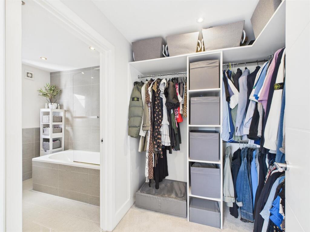 Walk-In Wardrobe/Dressing Room