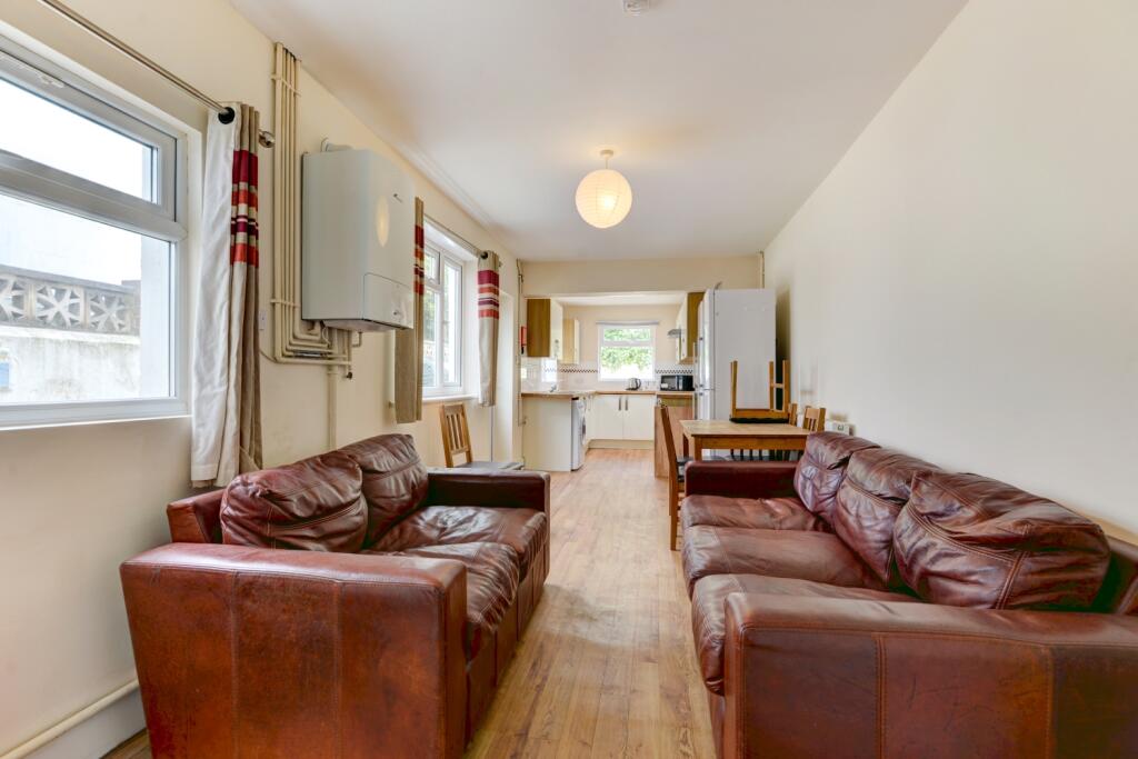 62 Brading Road Lounge Area (2)