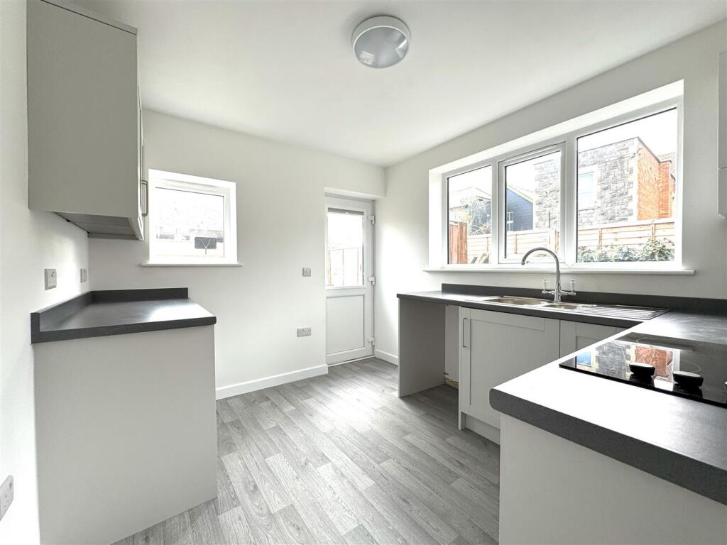 Kitchen 4.jpg