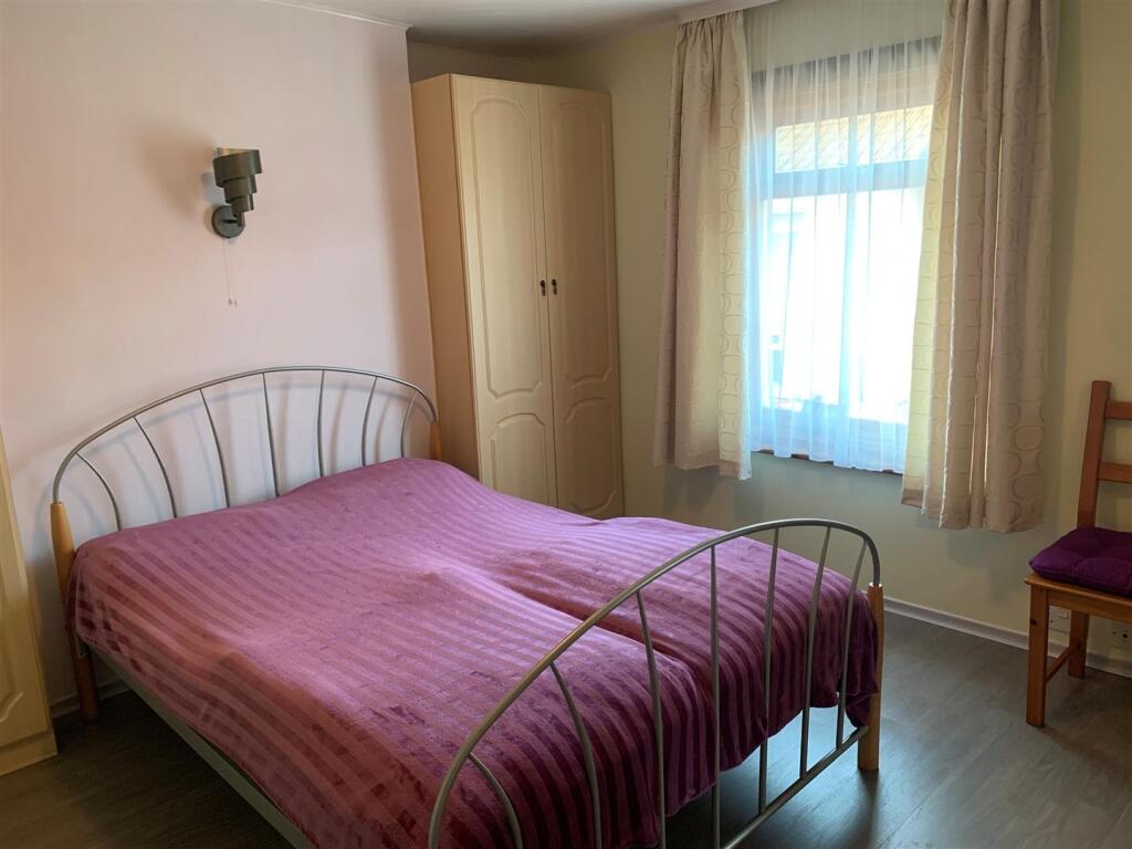 Bed 1.jpg