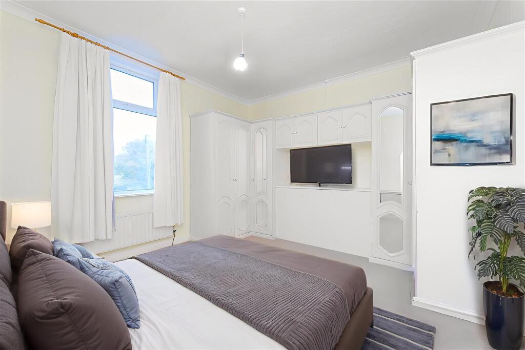 5 - Bedroom - Modern - 1.jpg