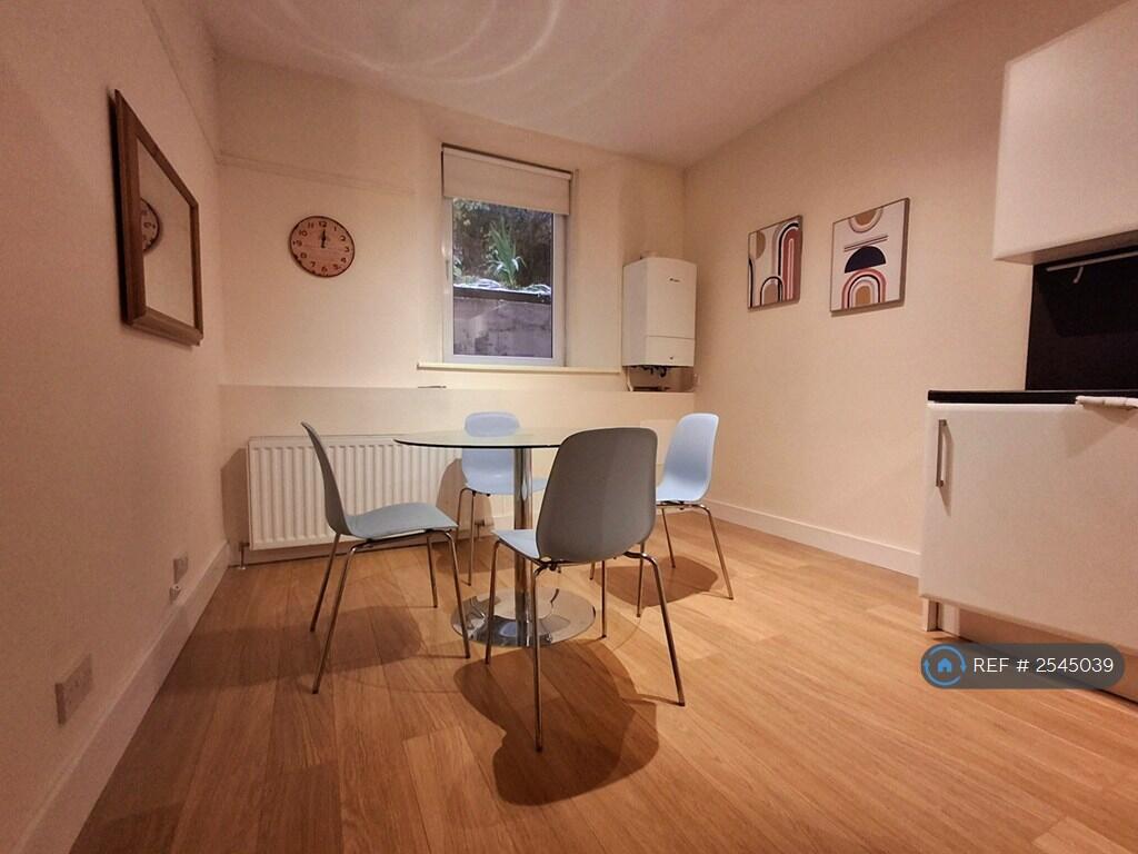 Kitchen Dining Area