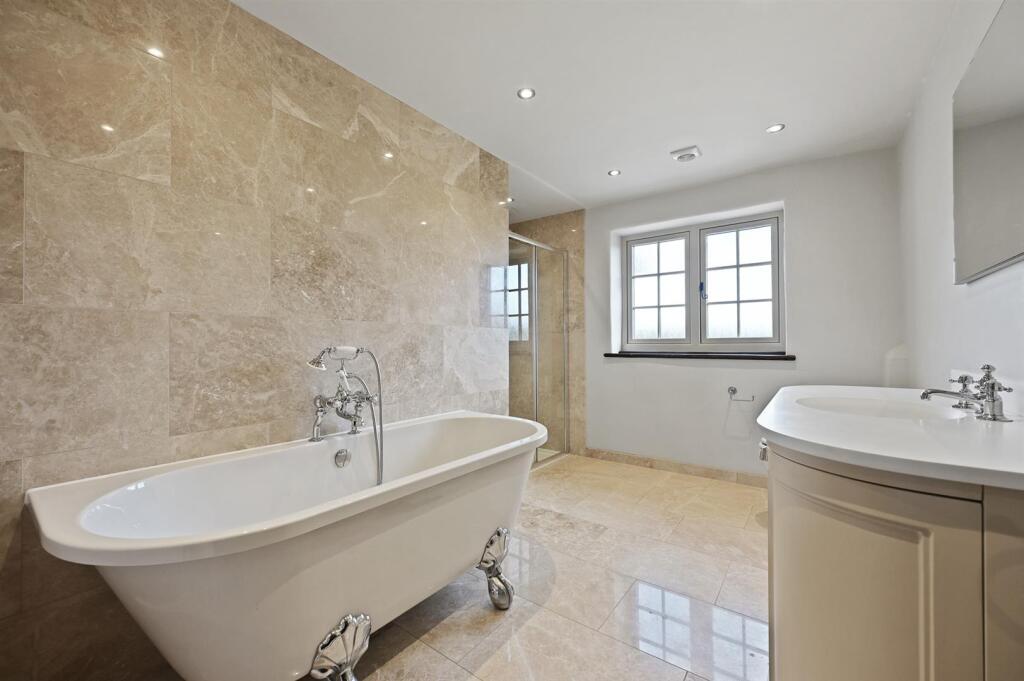 Family Bathroom.jpg