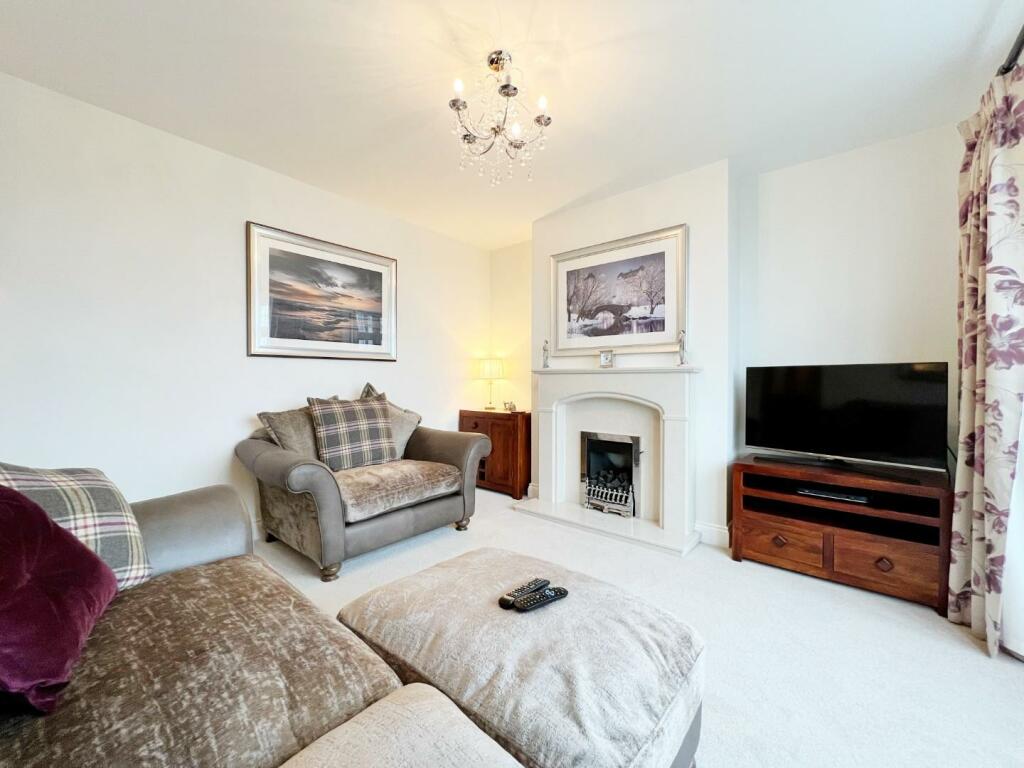 Lounge pic 3.jpg