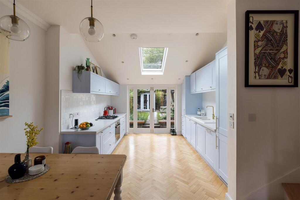 Windsor Road E7