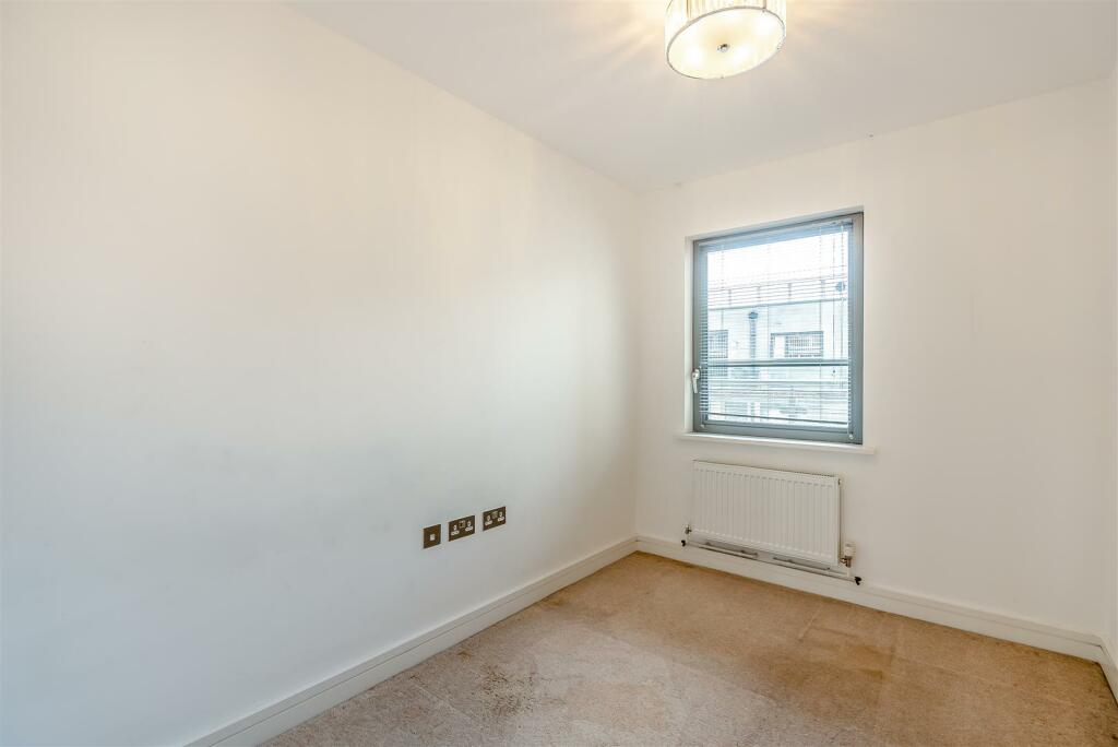 8557115-interior16.jpg