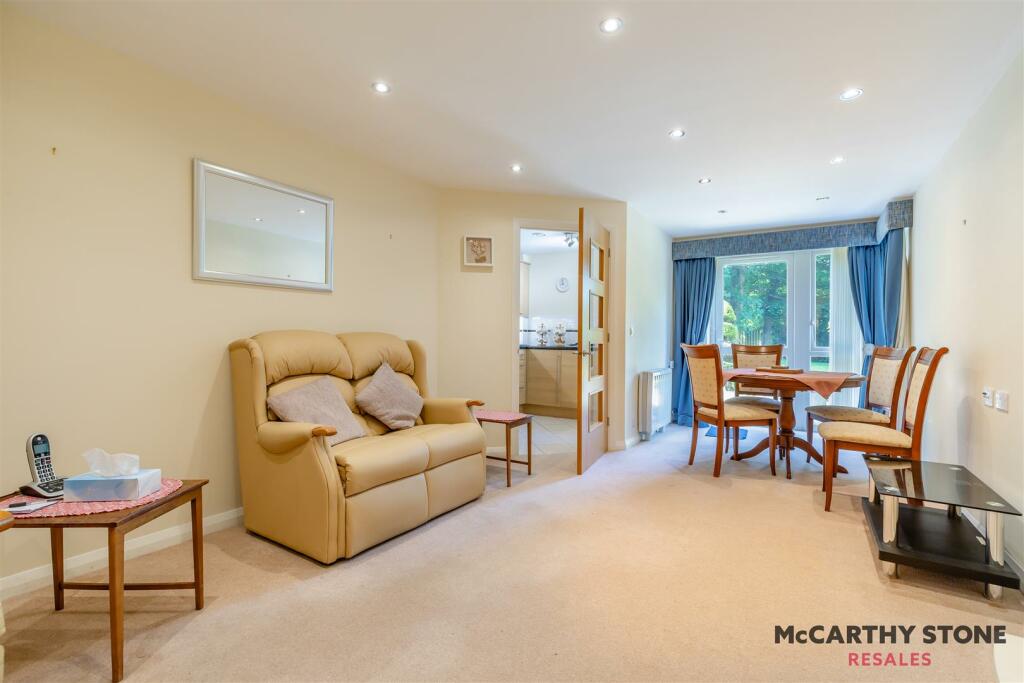 8610186-interior12.jpg