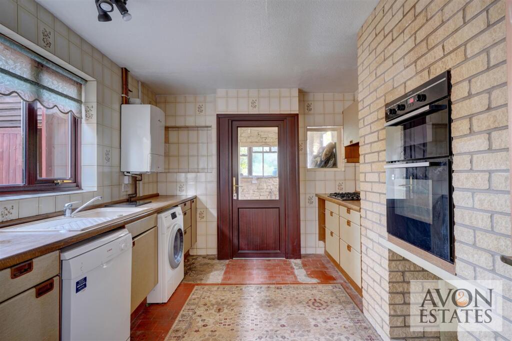 19 Collinsfield Kitchen .jpg