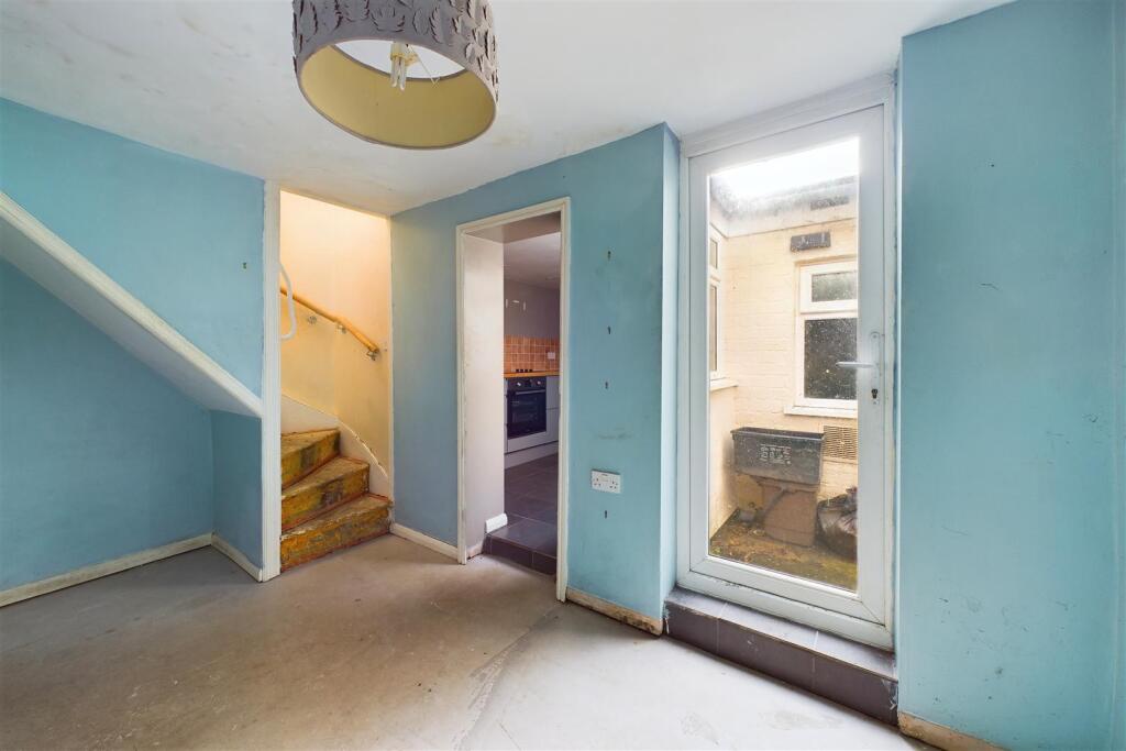 55 Lower High Street, Shirehampton, Bristol BS11 0