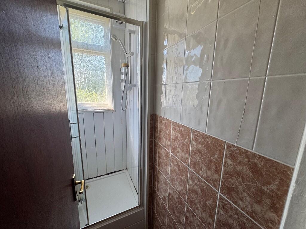 Extra shower room
