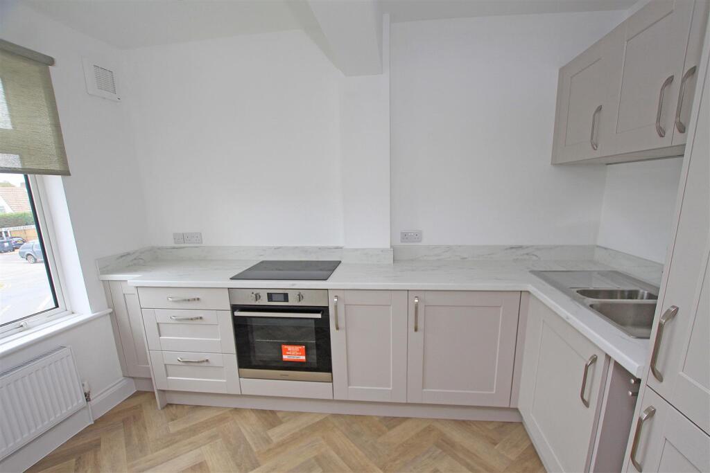 Kitchen b.jpg