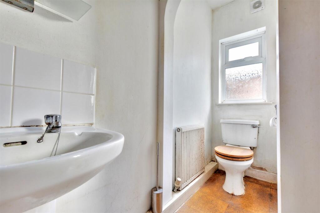 Bathroom_2.jpeg