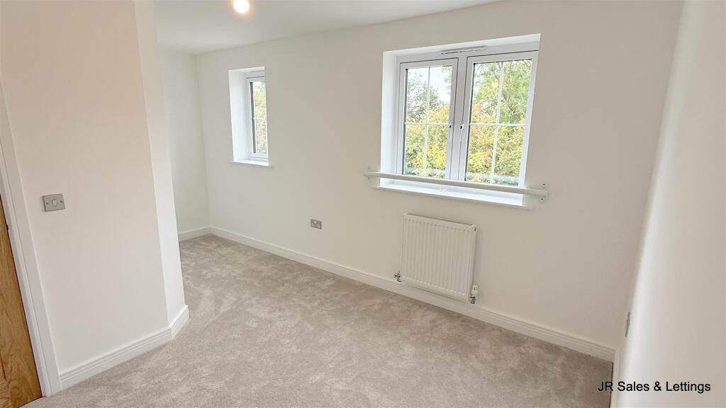 &#39;L&#39; Bedroom 3