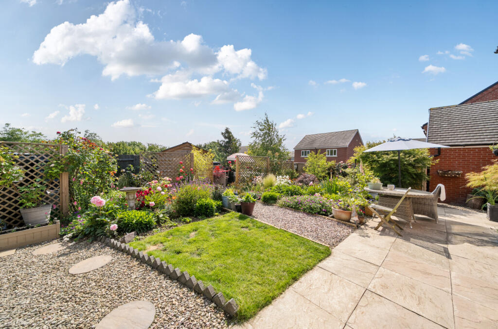 -684a97ff2c00d-l-1295203-24-68495d7450a56