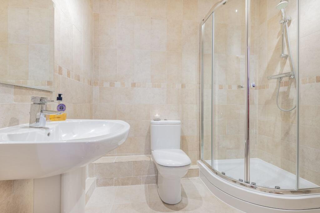 Bedroom Two en-suite