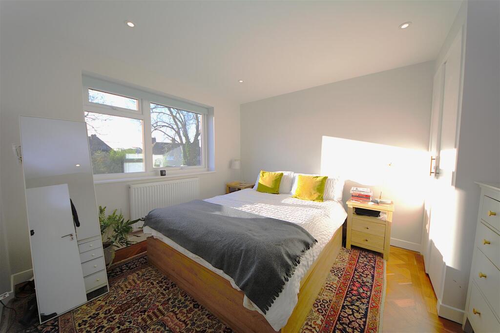 Bedroom 1.jpg
