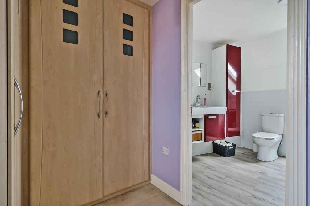 Dressing Area to Main Bedroom