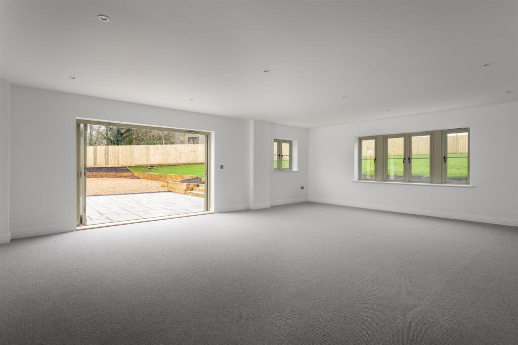 31 - Baddeley House - GL54 4NE - Web.jpg