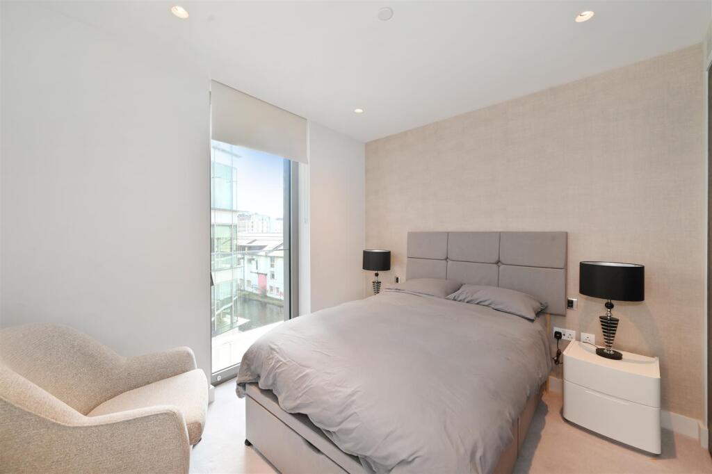 302-Canalside-Walk (11).JPG