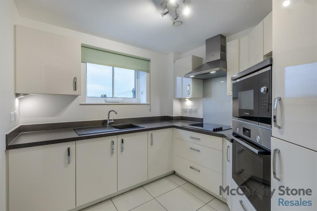 8630506-interior05.jpg
