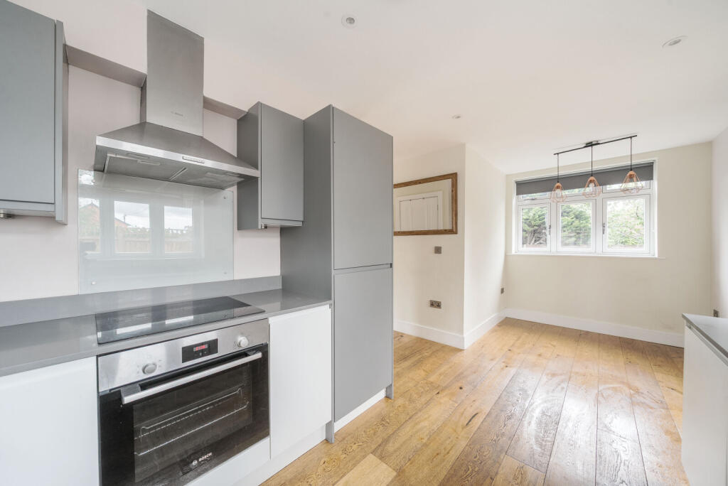 1329710-5-687f7ba...