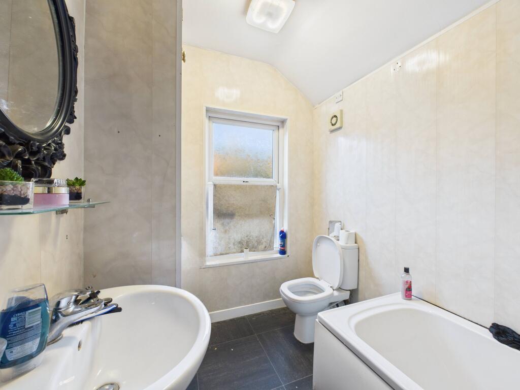 CAM02871G0-PR0690-STILL006