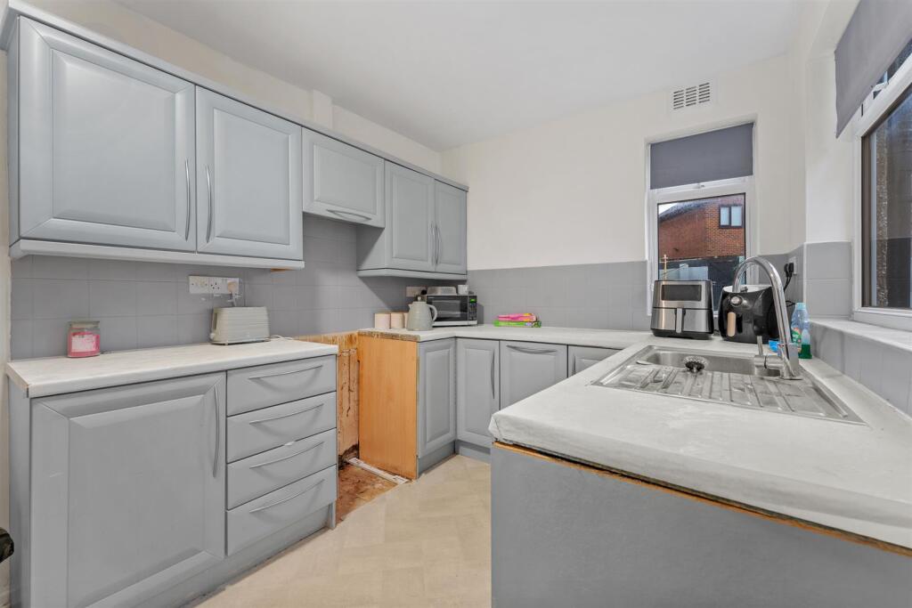 200 Warrington Road kitchen 2.jpg