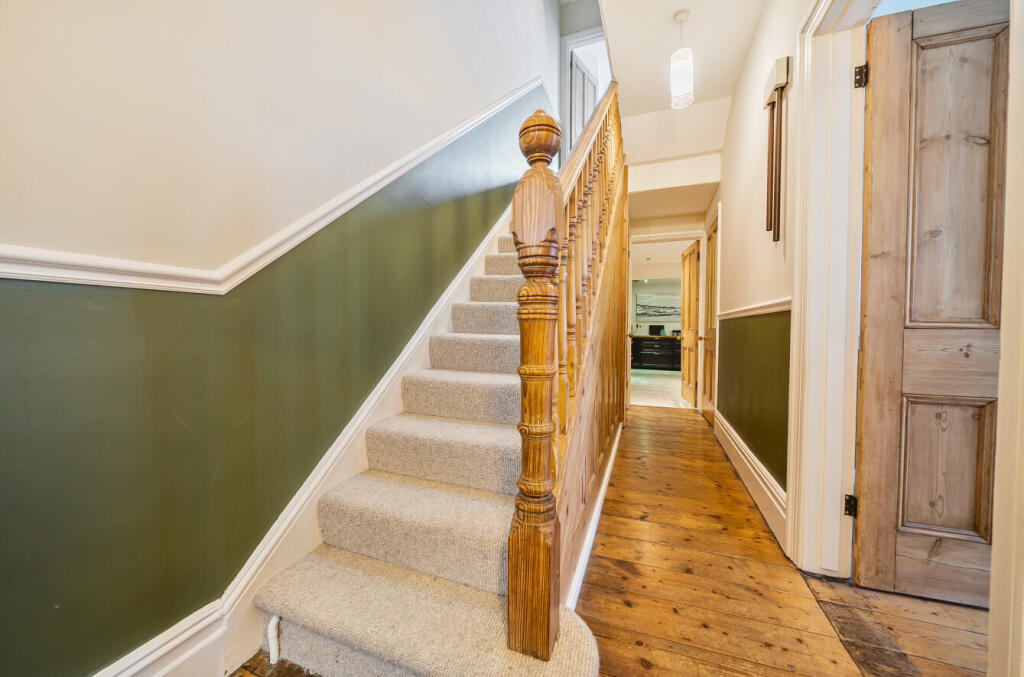 1328135-27-687946...