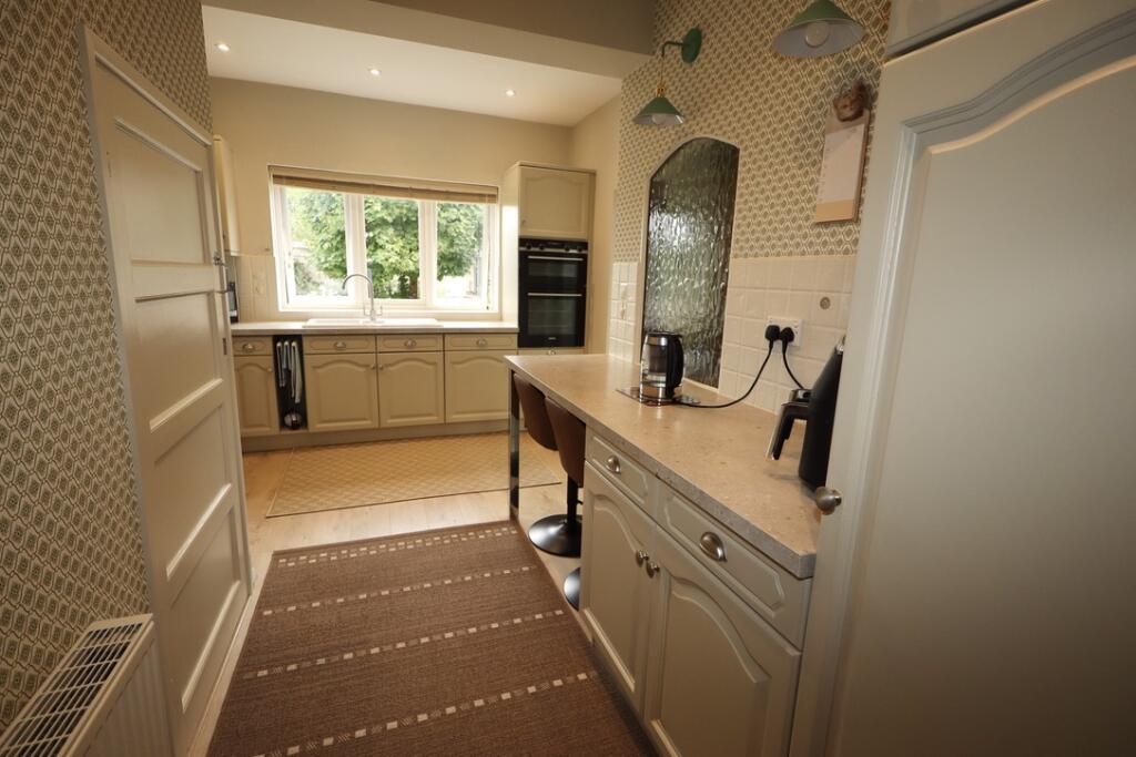 Kitchen and breakfast bar