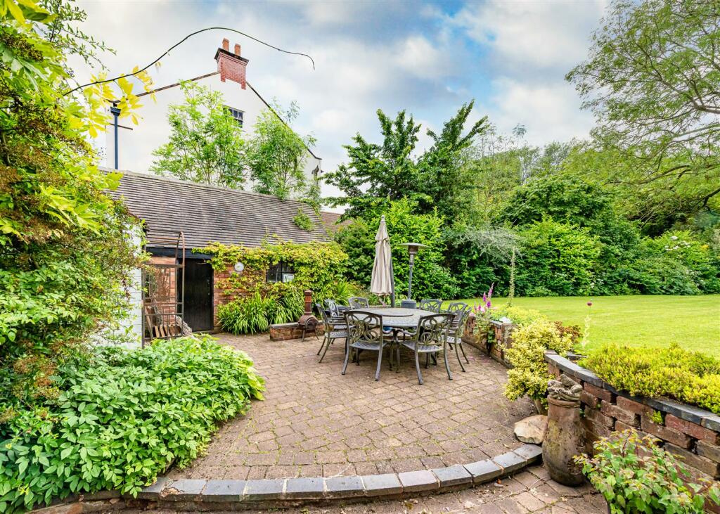 48 Dean Street-garden2.jpg