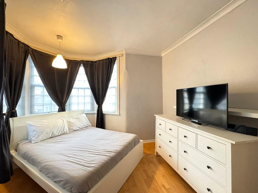 District road  (7...