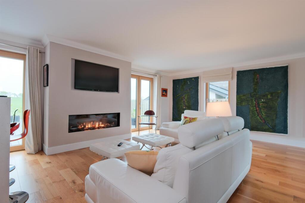 001-15 Cartland Rd, Lanark ML11 7RF.jpg