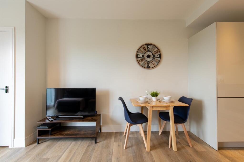Flat49_Crawley-8.jpg