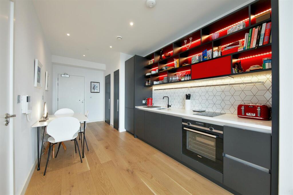 Flat 1906, Defoe House - Z3i1QVnlG3w7wKHNT9Vb.jpg