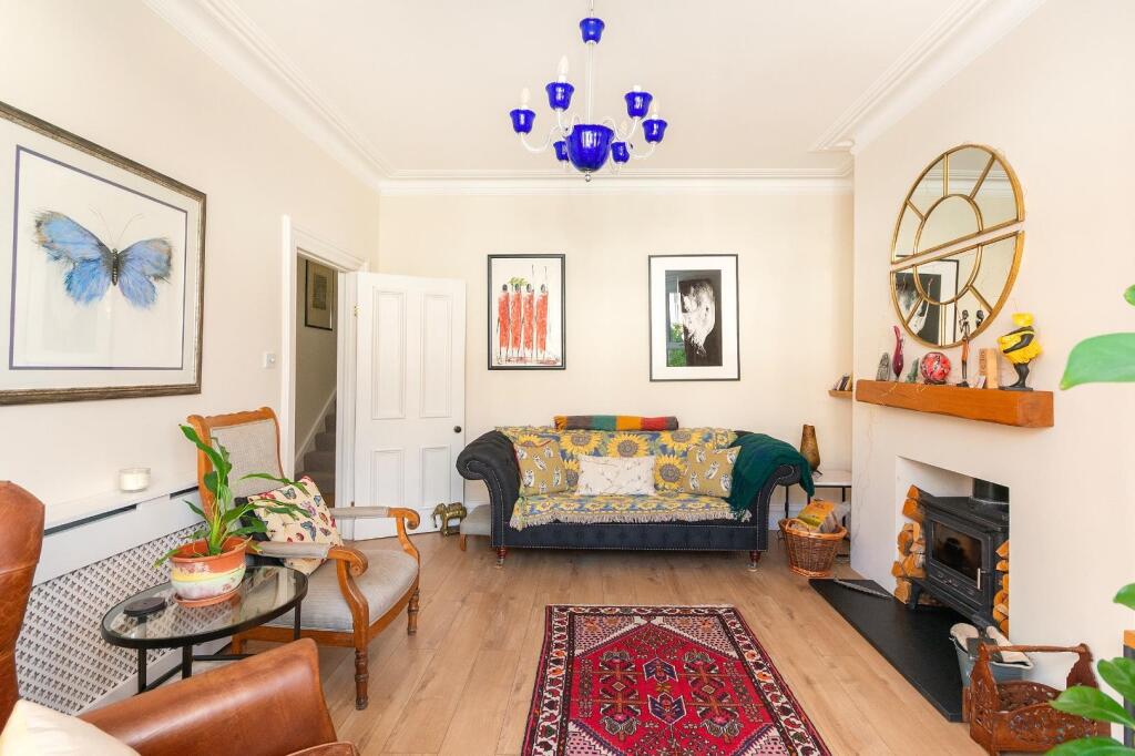 1B9RKE - Living Room A.jpg