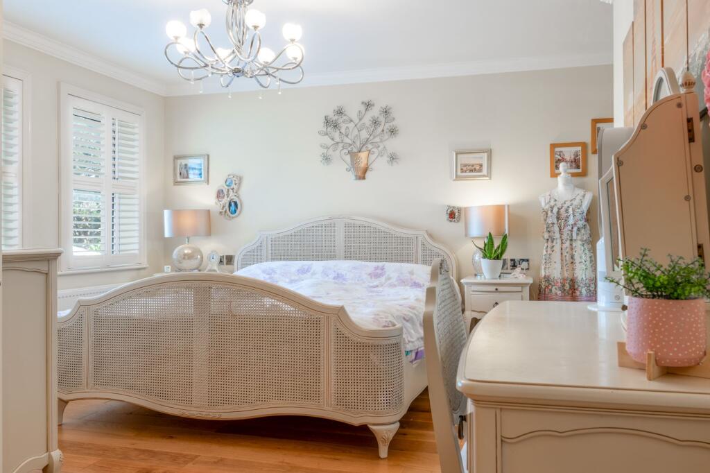 Master bedroom with large en-suite bathroom and walk-in wardrobe