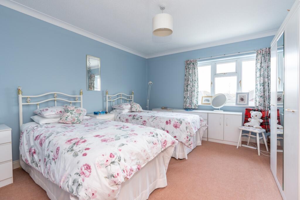 RIVERSIDE MEAD BEDROOM 3