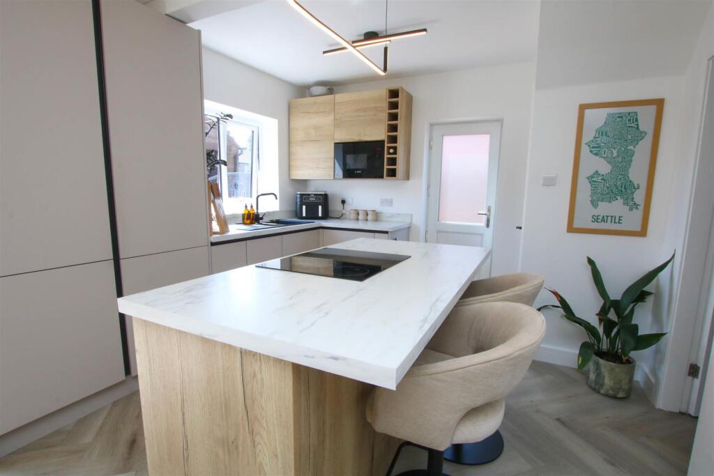 OPEN PLAN DINING KITCHEN