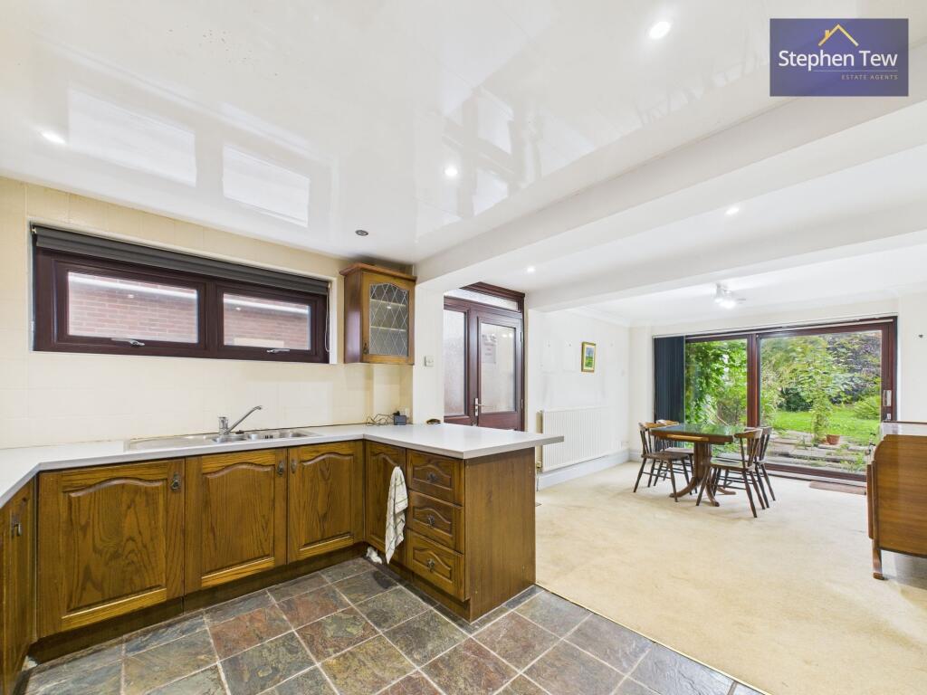 Kitchen/ Dining Room