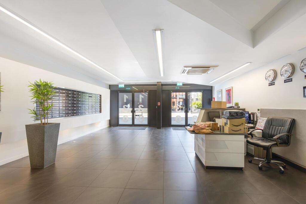 Reception/Concierge/Mail/Lobby