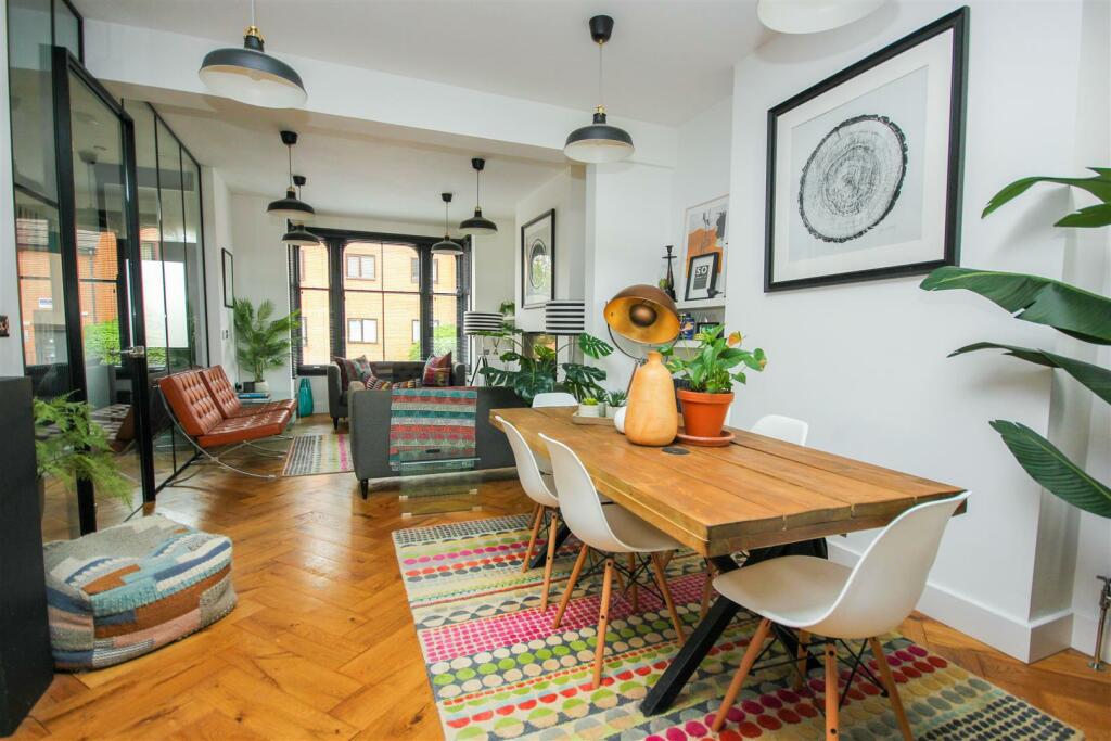 Dining Lounge.jpg