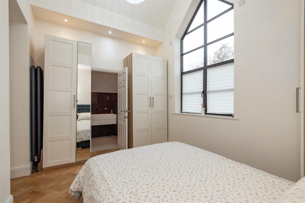 Bedroom 1 Aspect 3.jpg