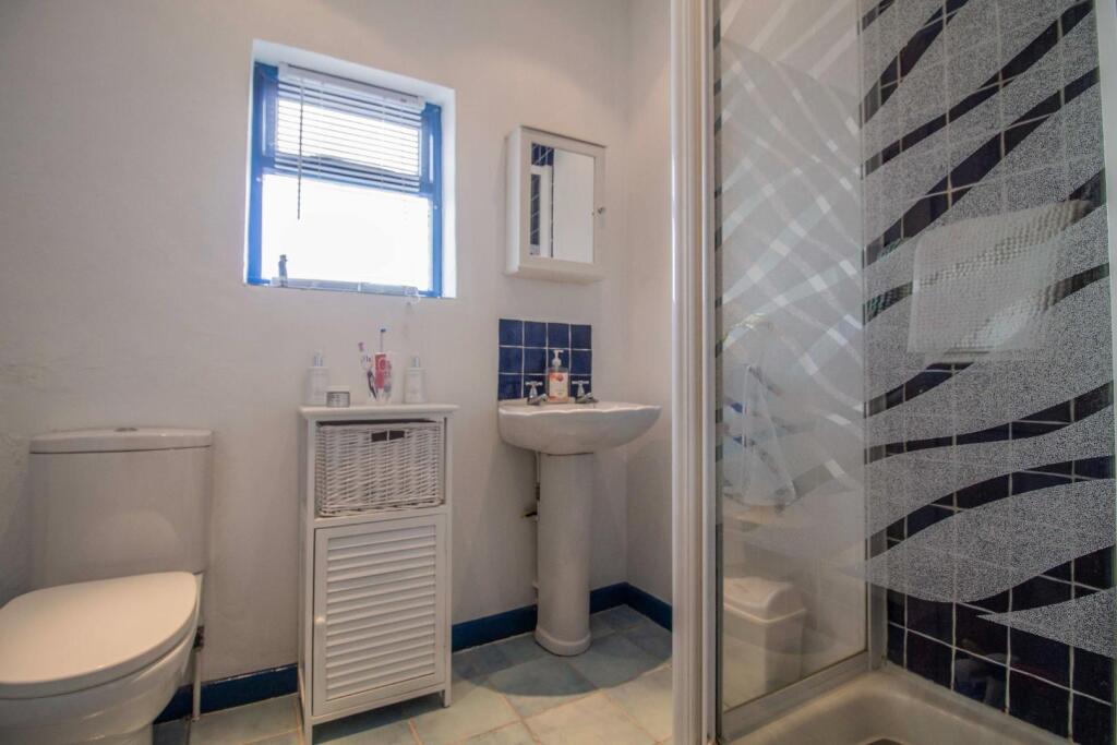 97 Northgate Street [Shower Room] 01.jpg