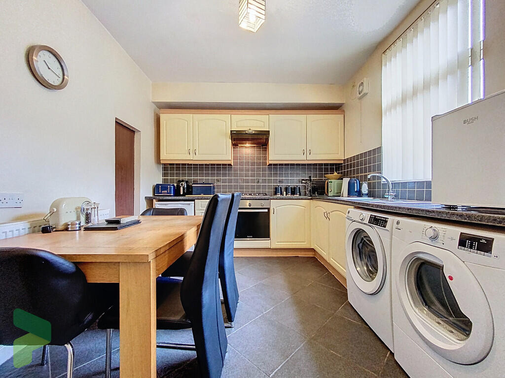 Fitted Dining Kit...