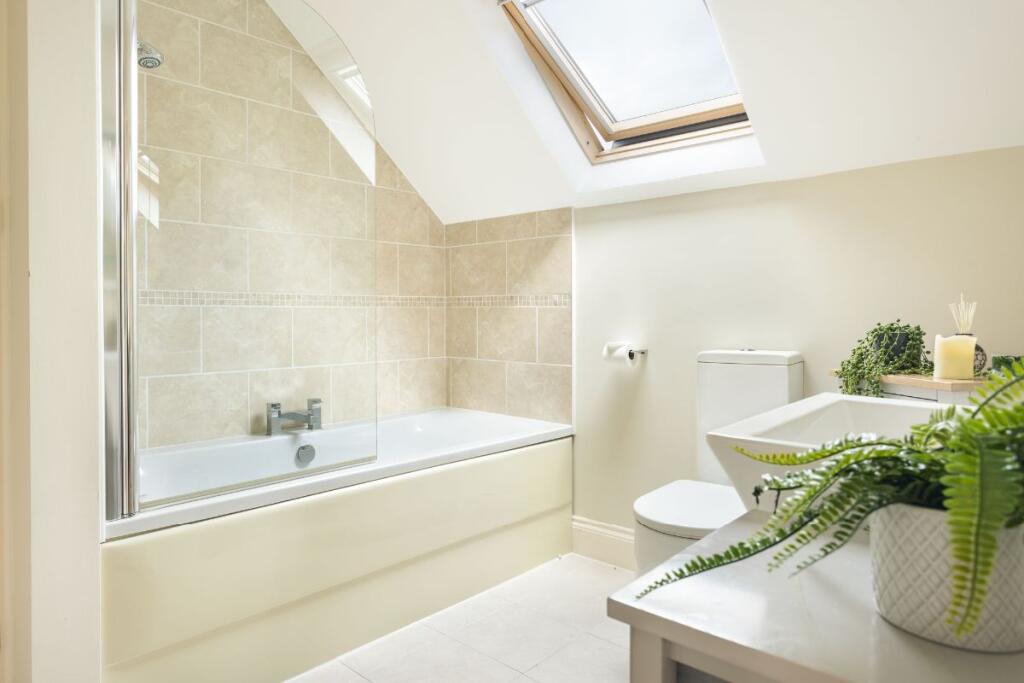 Bedroom Two En-suite