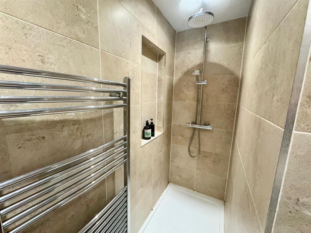 Bathroom 4.jpg