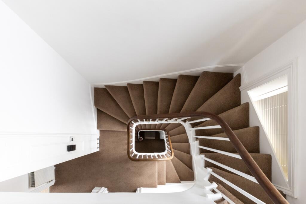 Camden Road 282 T...