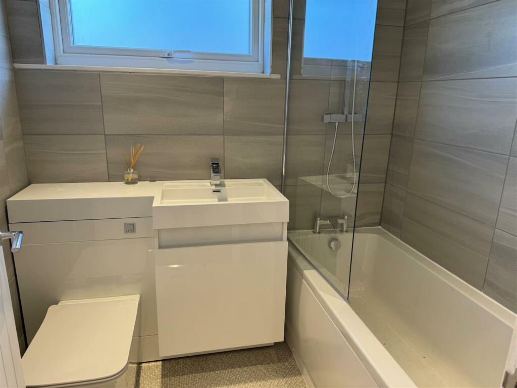 Bathroom...jpg