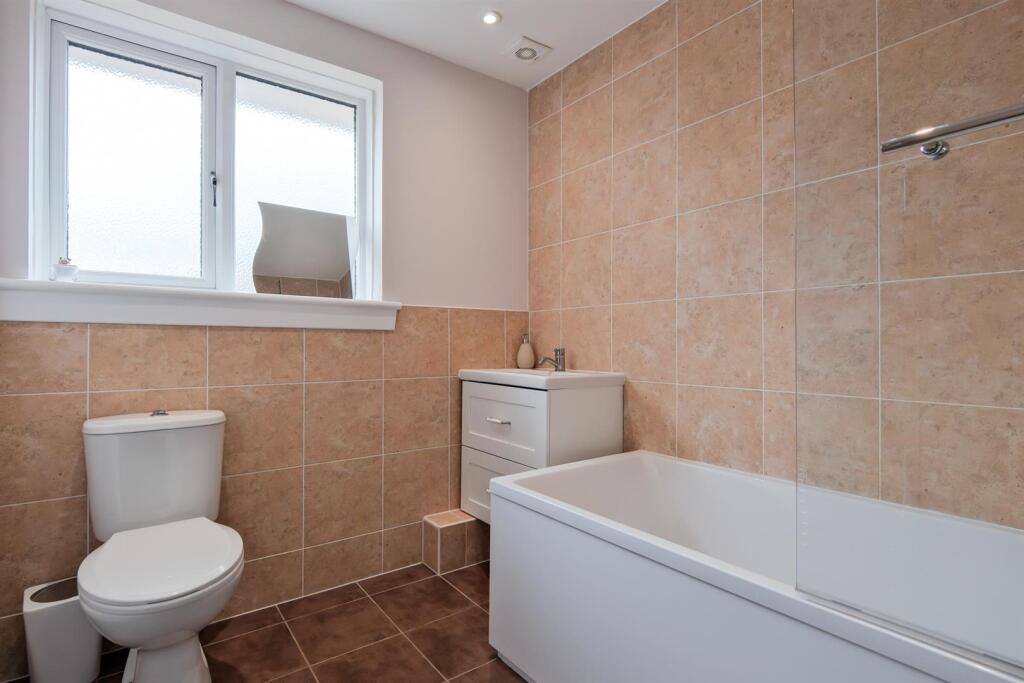 041-22 General Roy Way Carluke, ML8 4LP.jpg