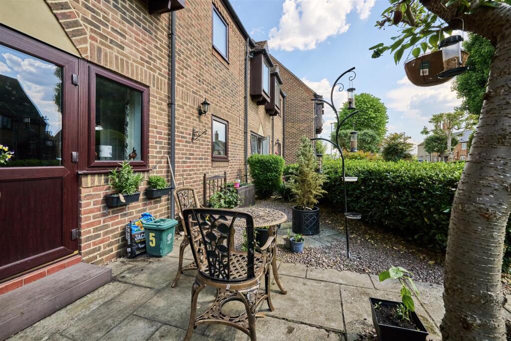 10-5 Medway House Ou